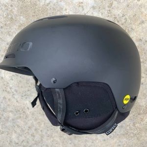 Men’s GIRO ski/snowboard helmet